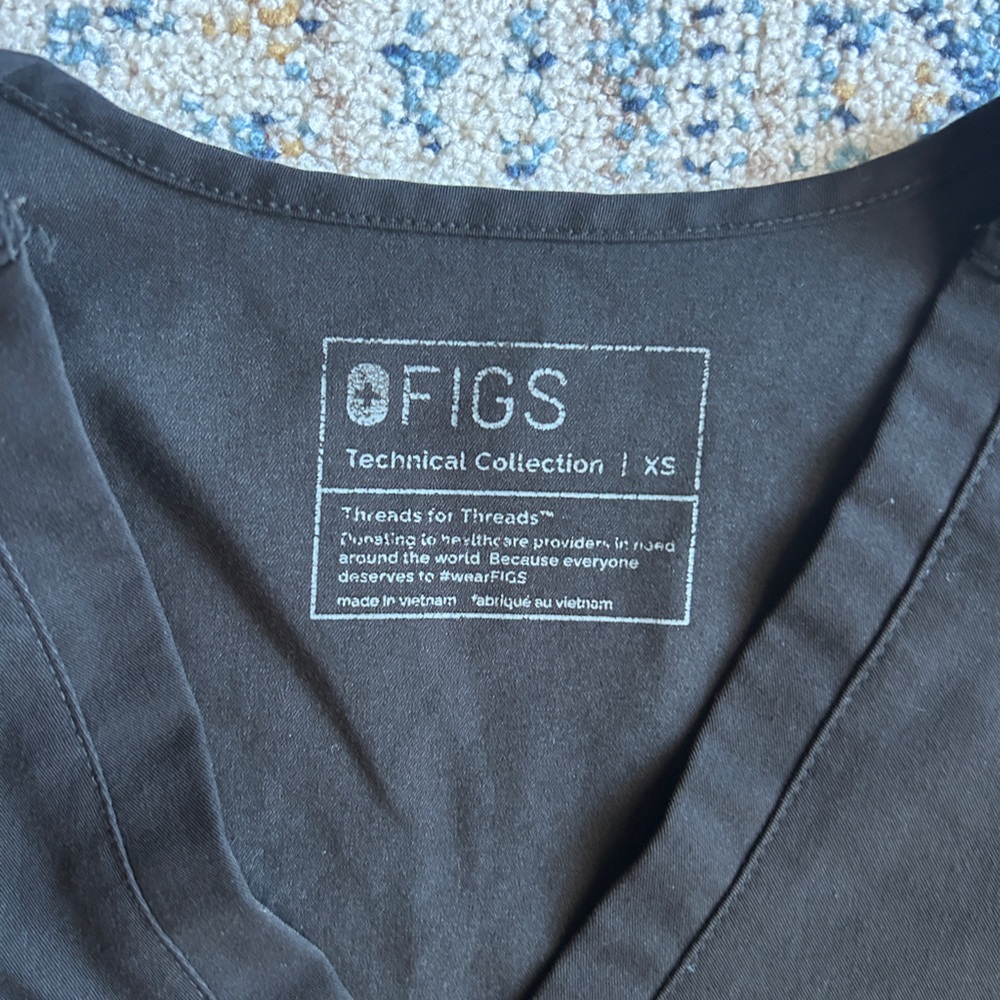 Figs scrub top - Picture 3 of 4